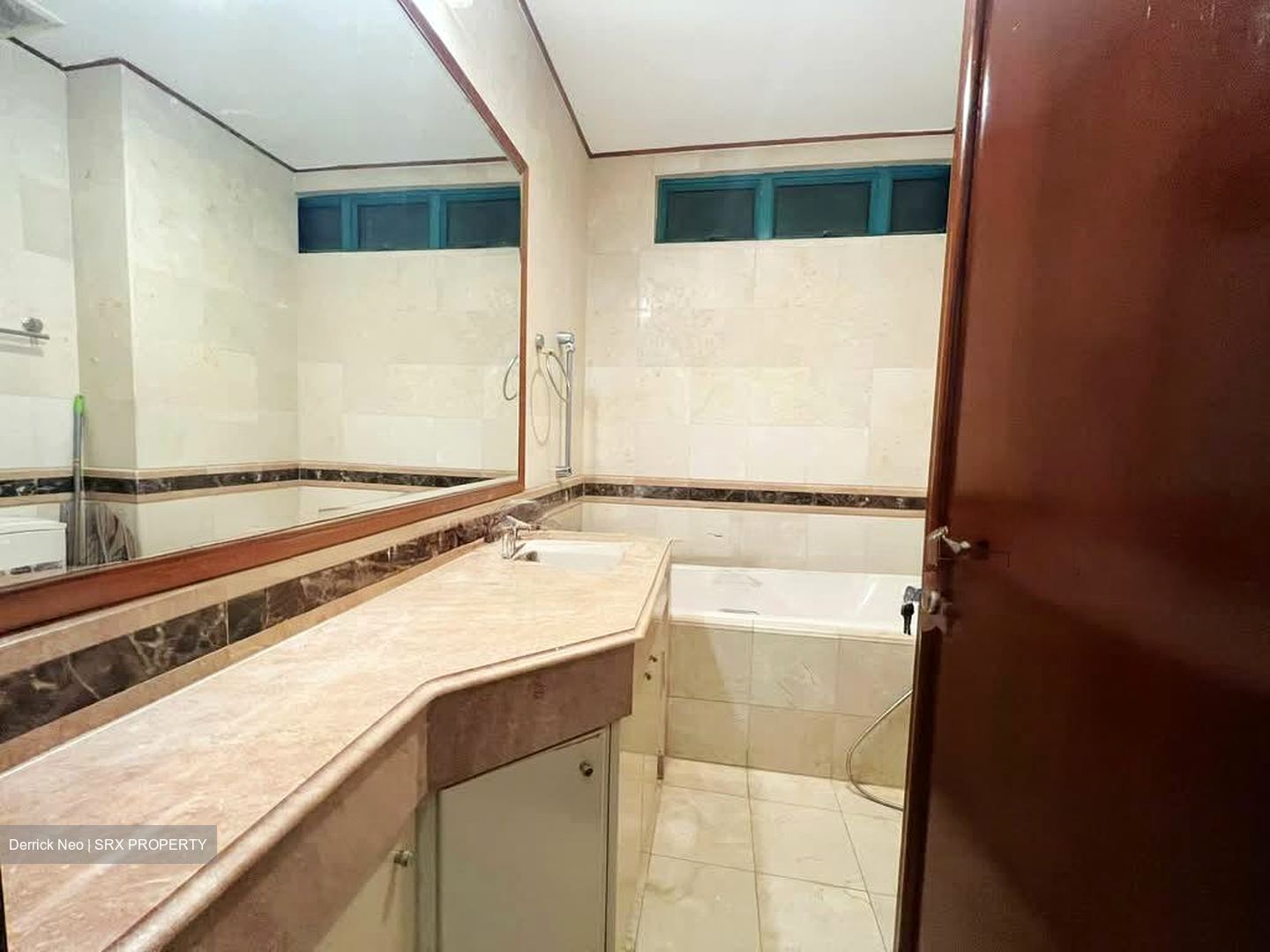 Kew Vale (D16), Terrace #588106531